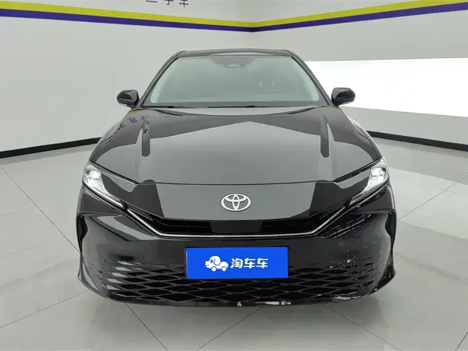 Toyota Camry — фото 6