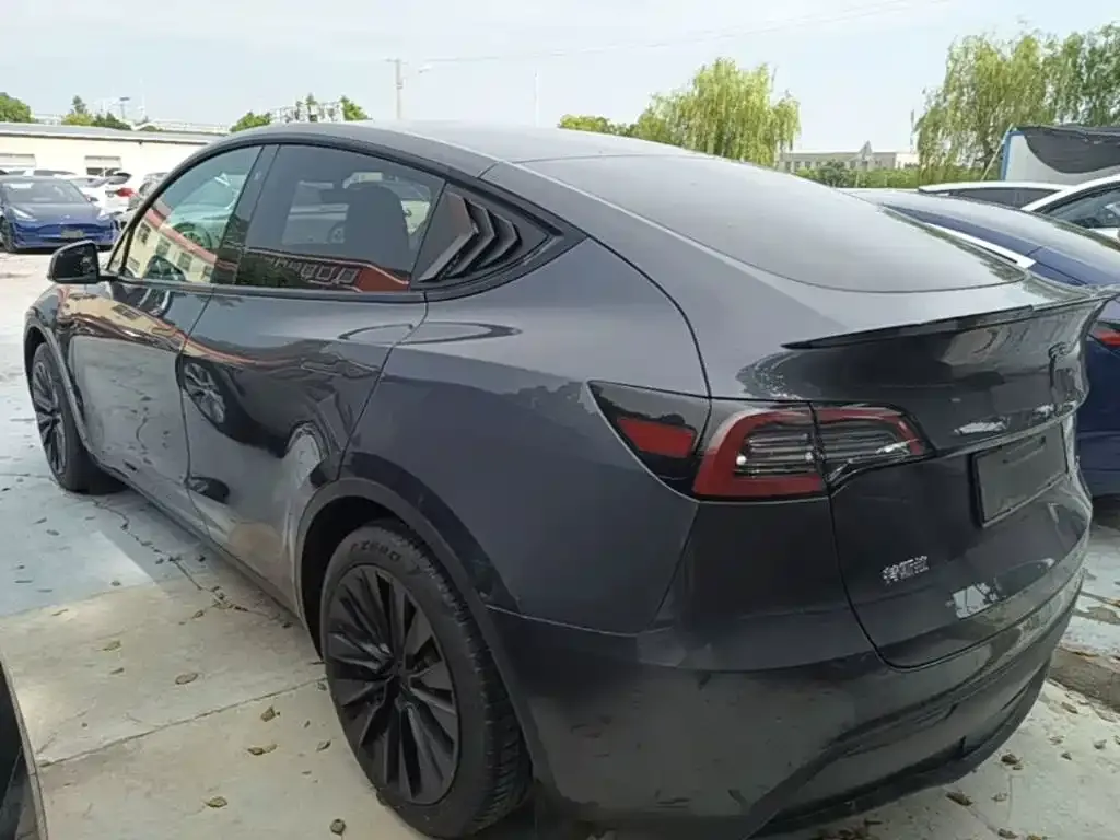 Tesla Model Y — фото 5