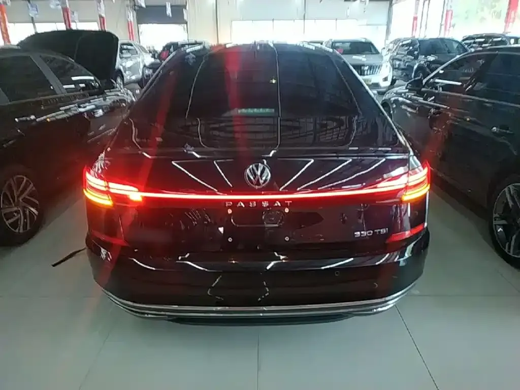 Volkswagen Passat — фото 10