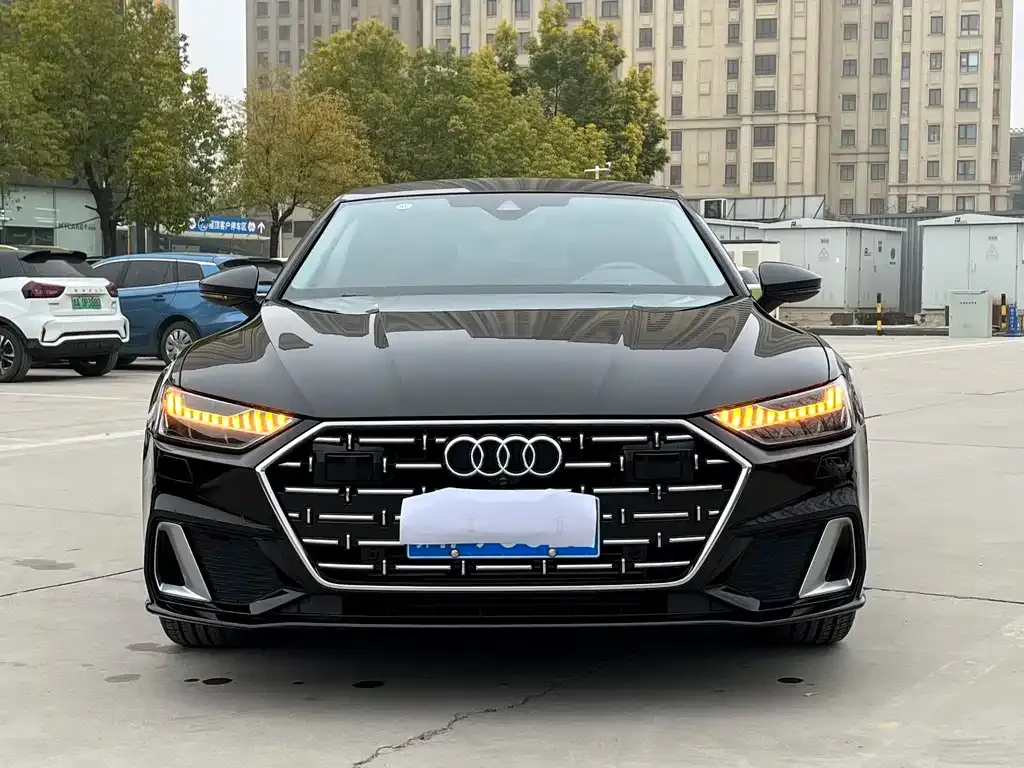 Audi A7L — фото 1