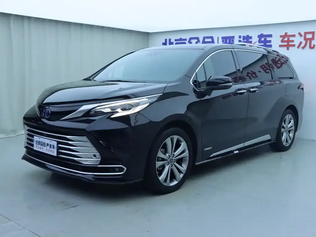 Toyota Sienna — фото 1