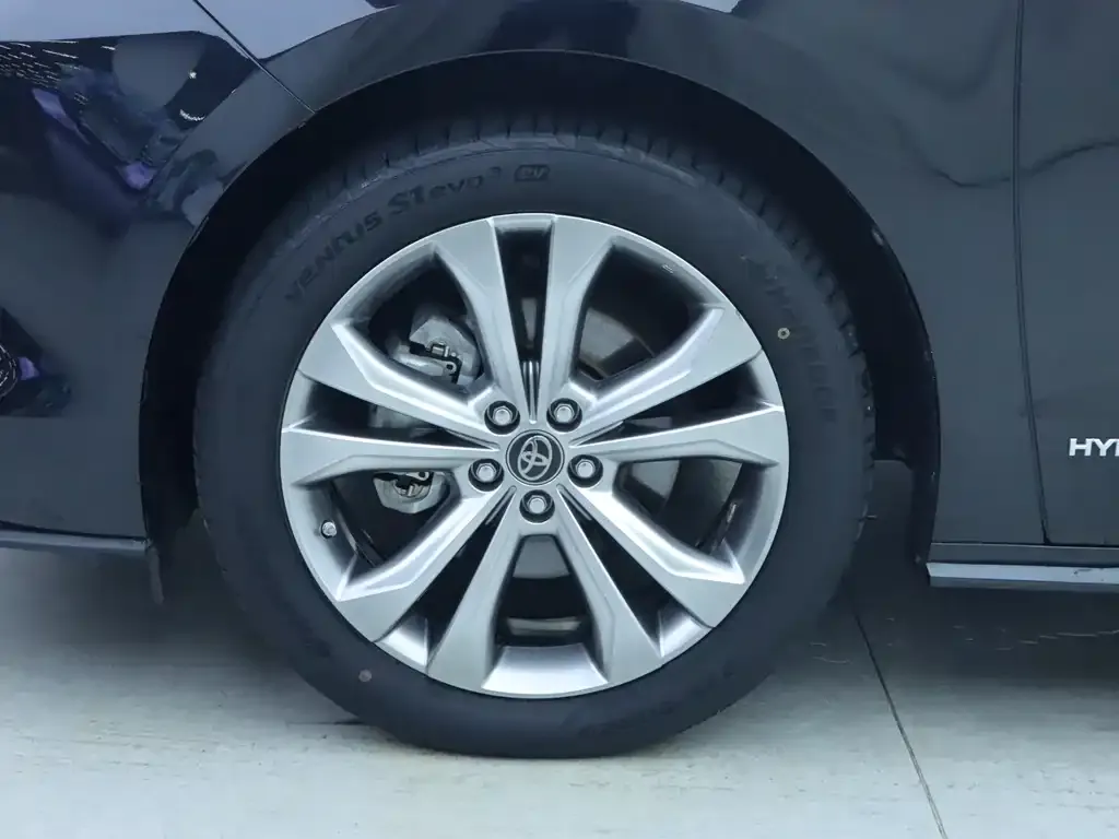 Toyota Sienna — фото 2