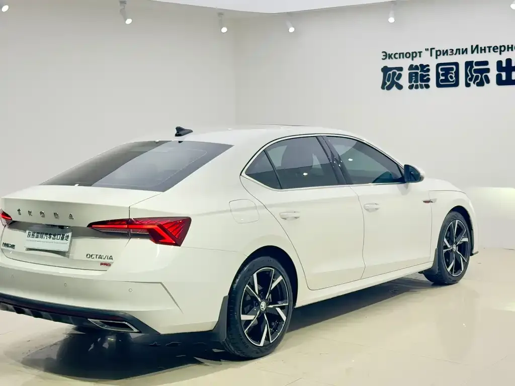 Skoda Octavia — фото 4