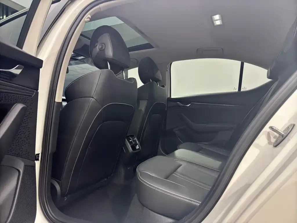 Skoda Octavia — фото 6