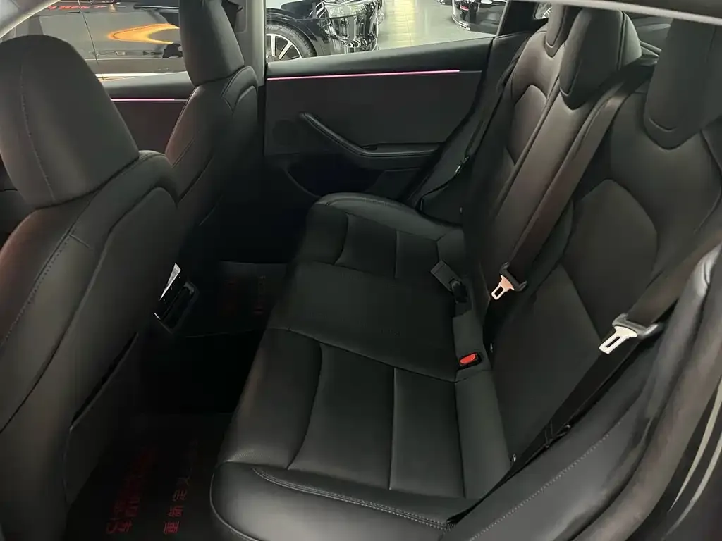 Tesla Model 3 — фото 2