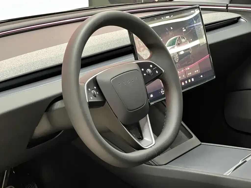 Tesla Model 3 — фото 3