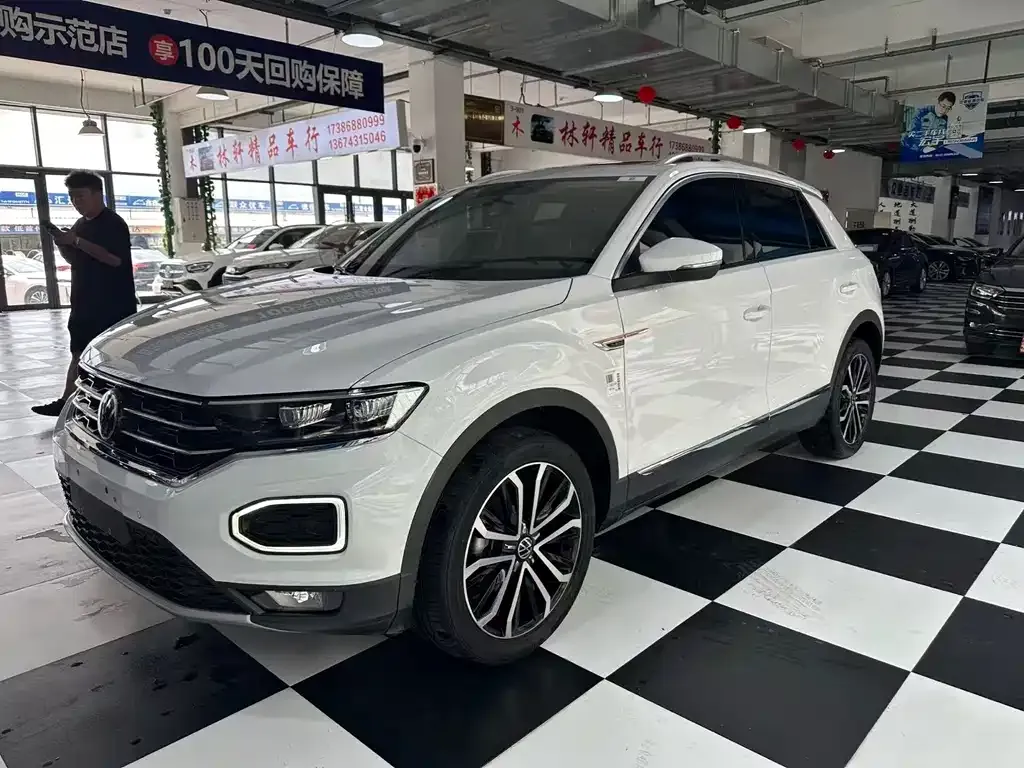 Volkswagen T-Roc — фото 1