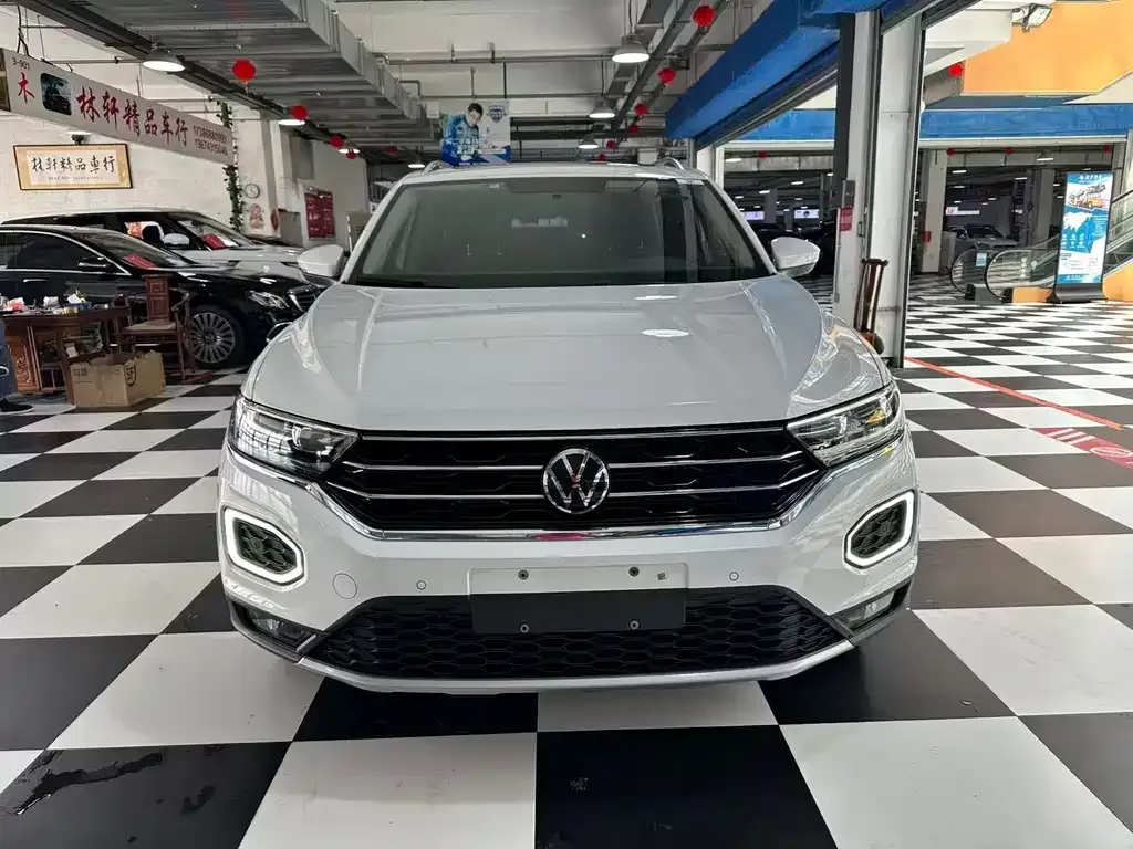 Volkswagen T-Roc — фото 7