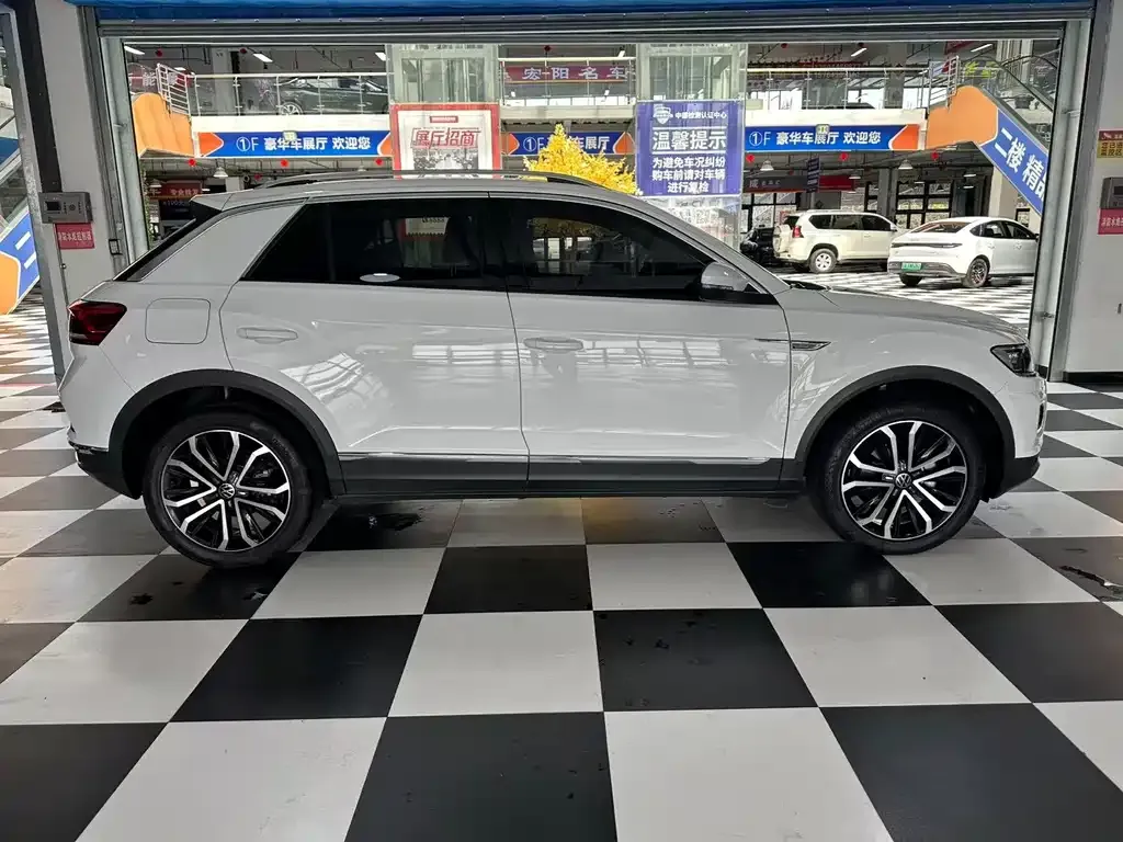 Volkswagen T-Roc — фото 4