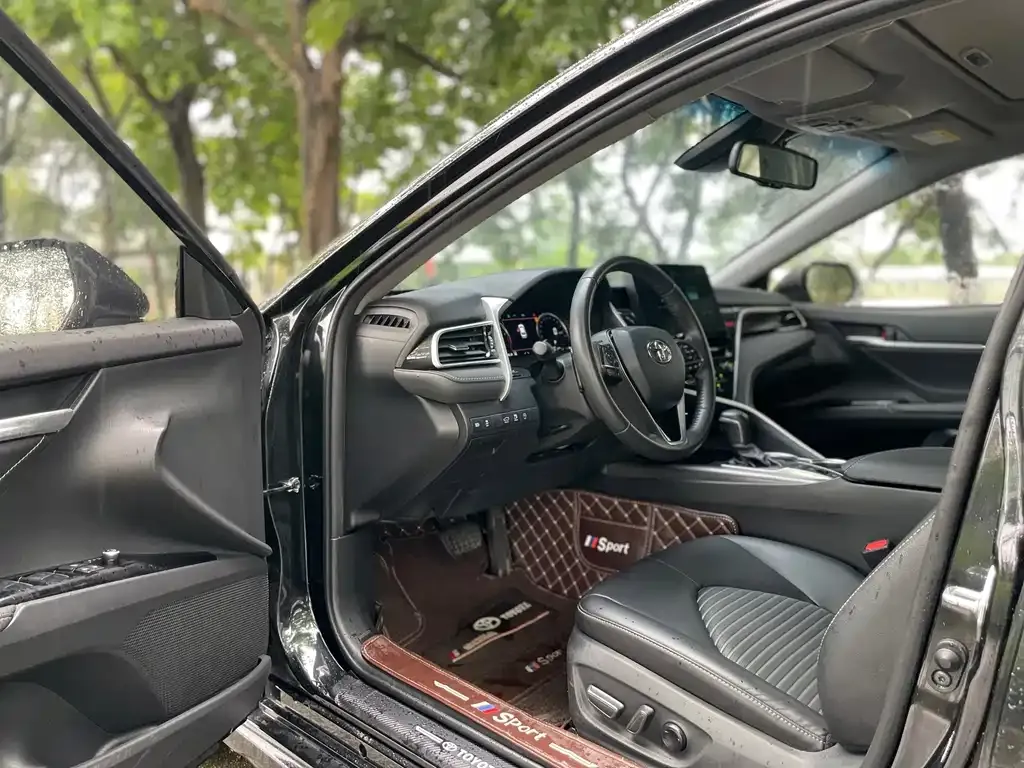 Toyota Camry — фото 3