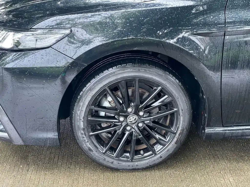 Toyota Camry — фото 6