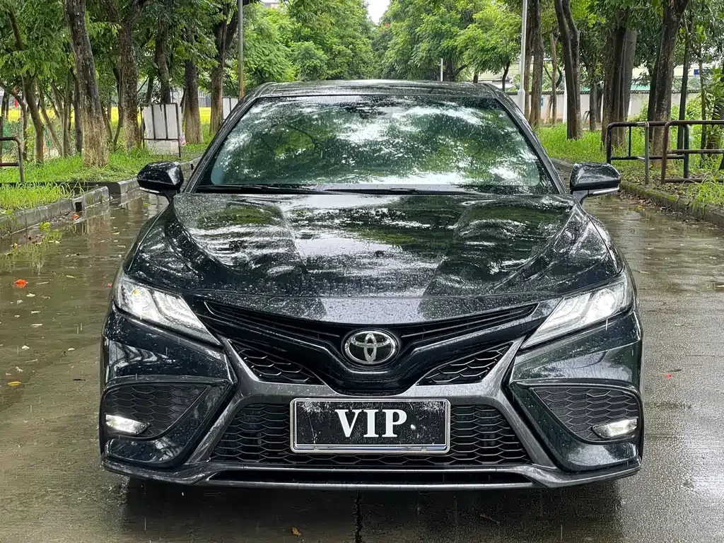 Toyota Camry — фото 9