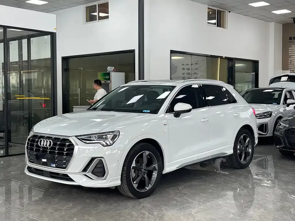 Audi Q3 — фото 1