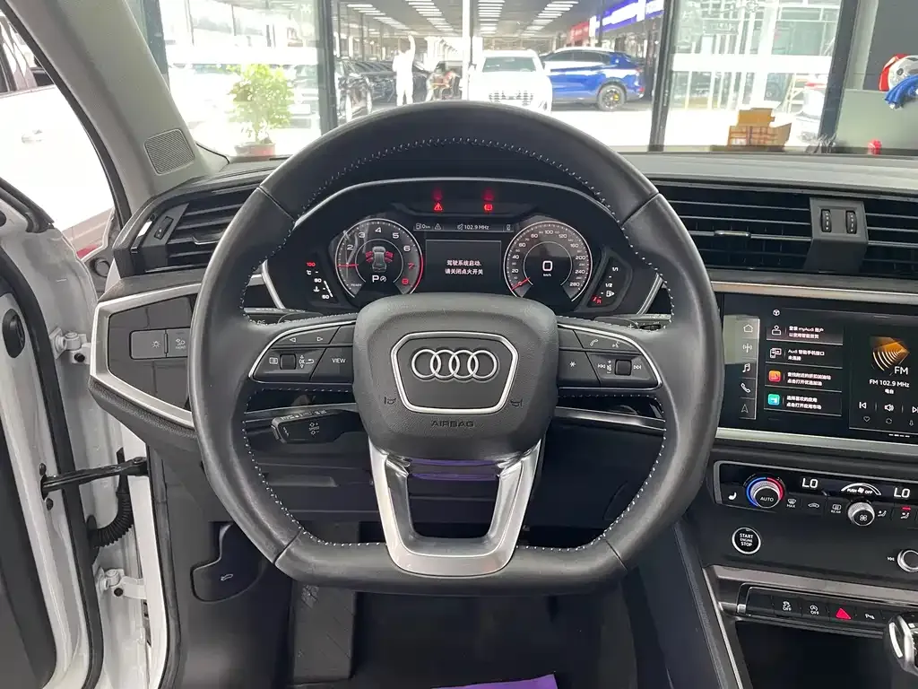 Audi Q3 — фото 10