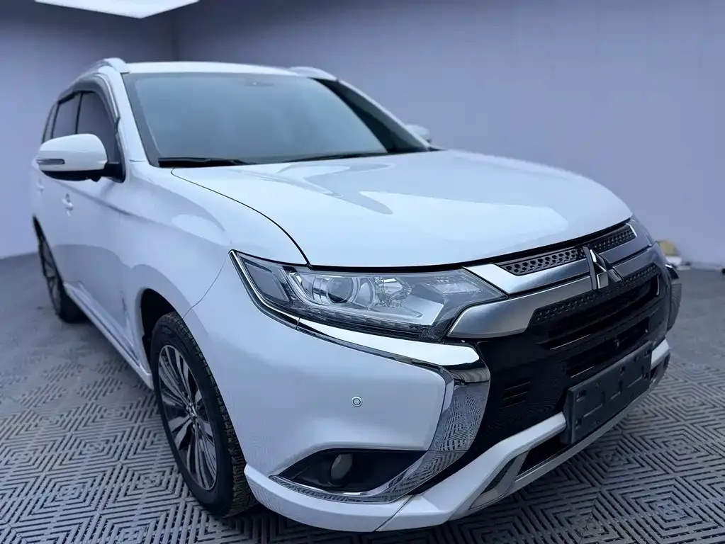Mitsubishi Outlander — фото 5