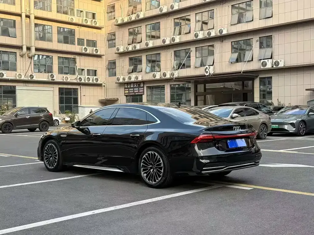 Audi A7L 2024 из CN, фото 2