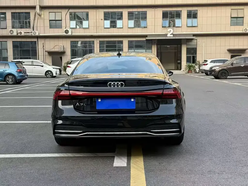 Audi A7L 2024 из CN, фото 8