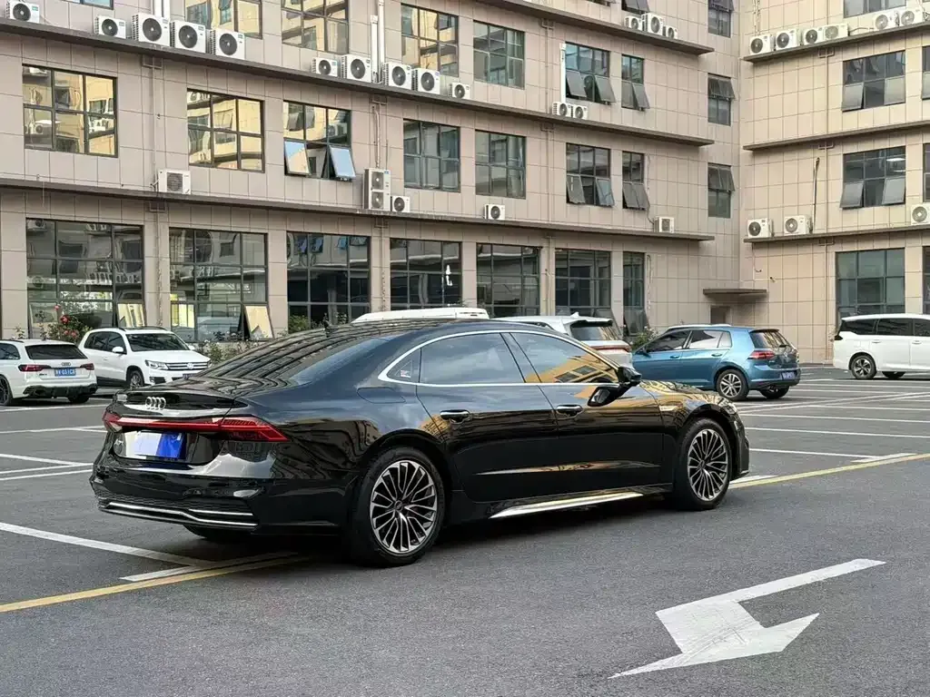 Audi A7L 2024 из CN, фото 9