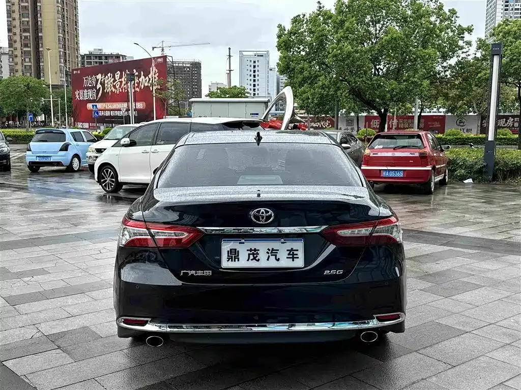 Toyota Camry — фото 9