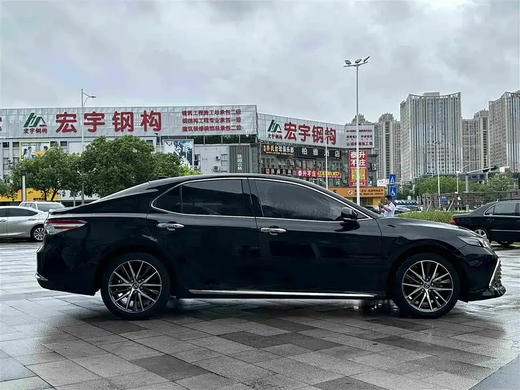 Toyota Camry — фото 4