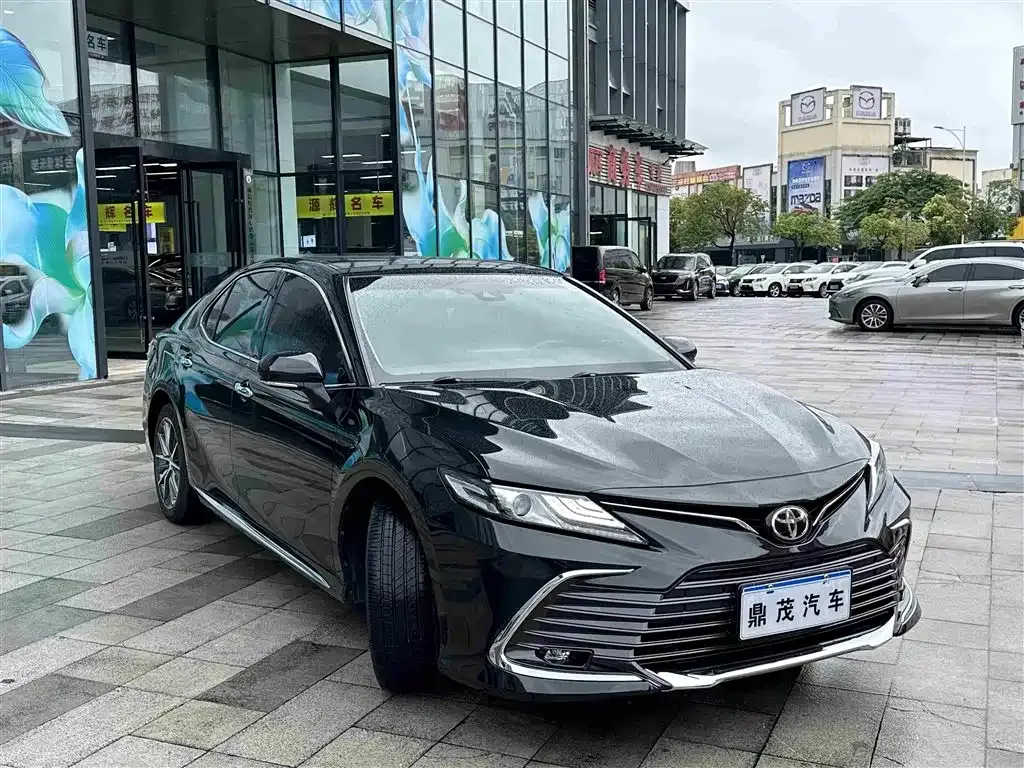 Toyota Camry — фото 5