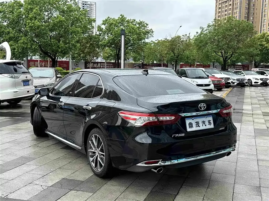 Toyota Camry — фото 7