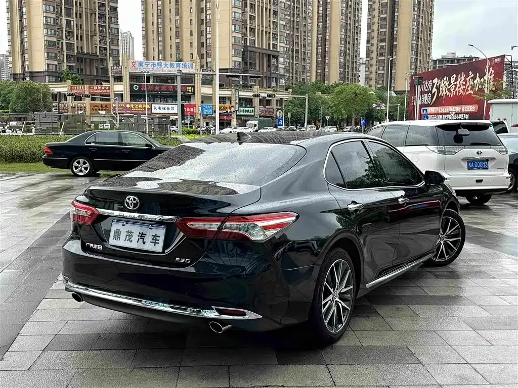 Toyota Camry — фото 10