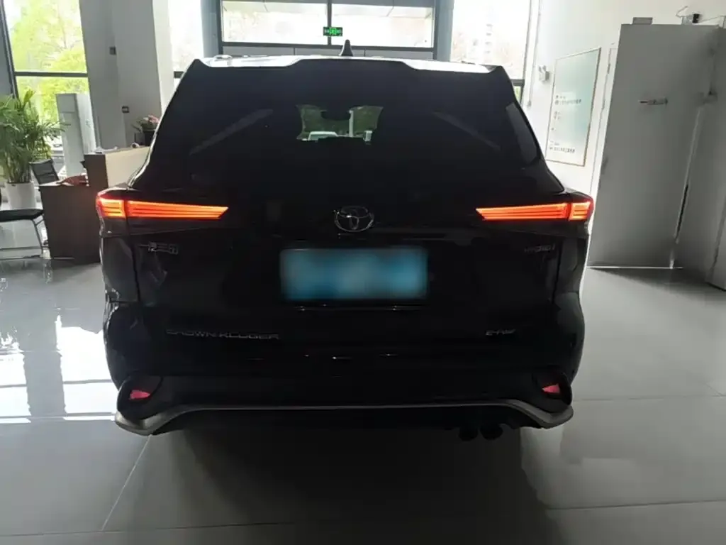 Toyota Crown Kluger 2024 из CN, фото 9
