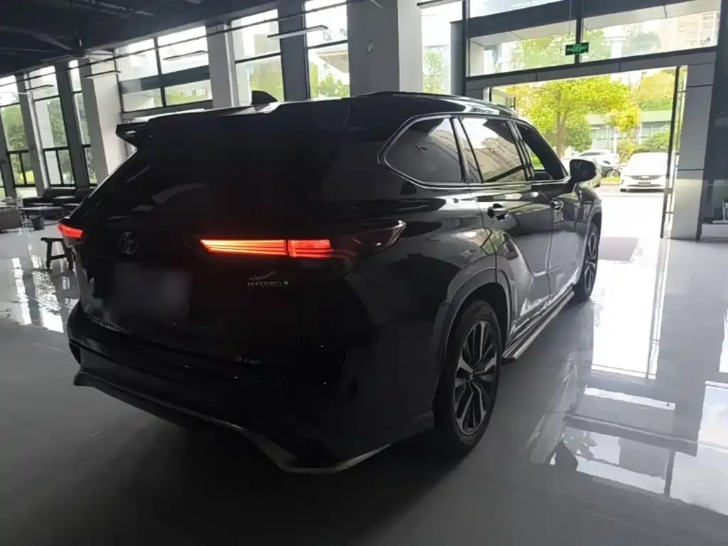 Toyota Crown Kluger 2024 из CN, фото 8