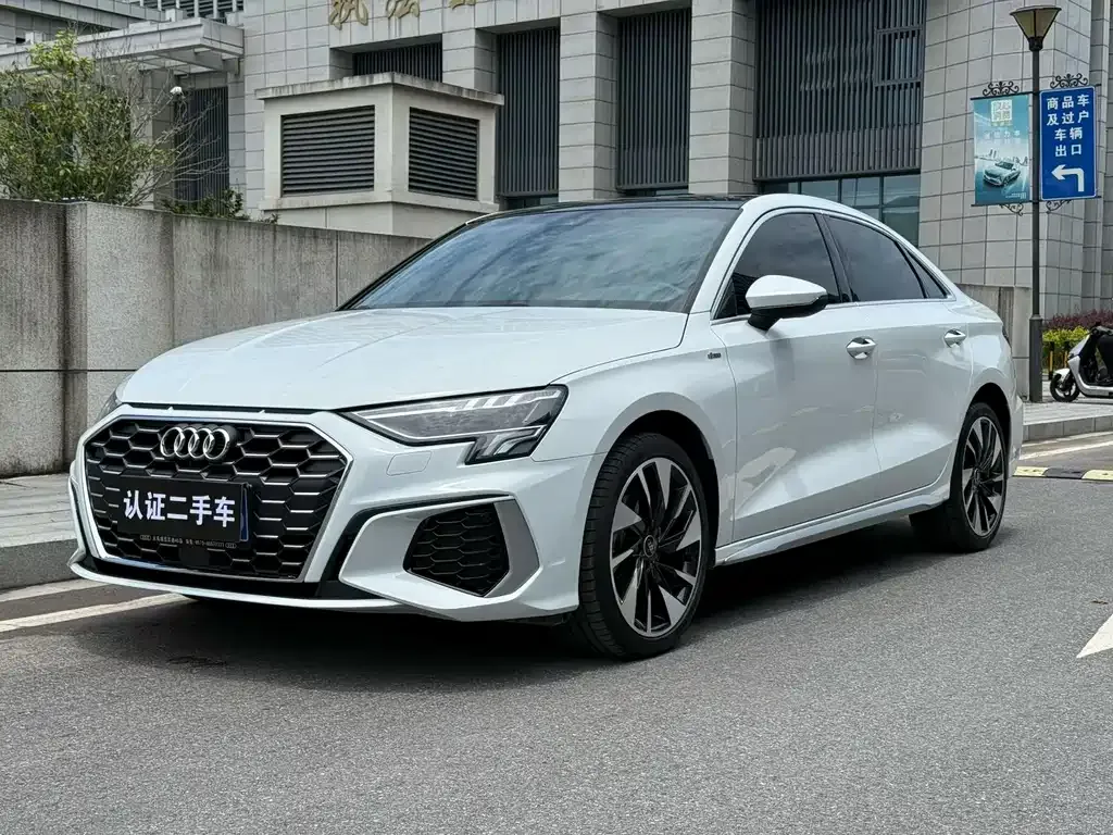 Audi A3 — фото 1
