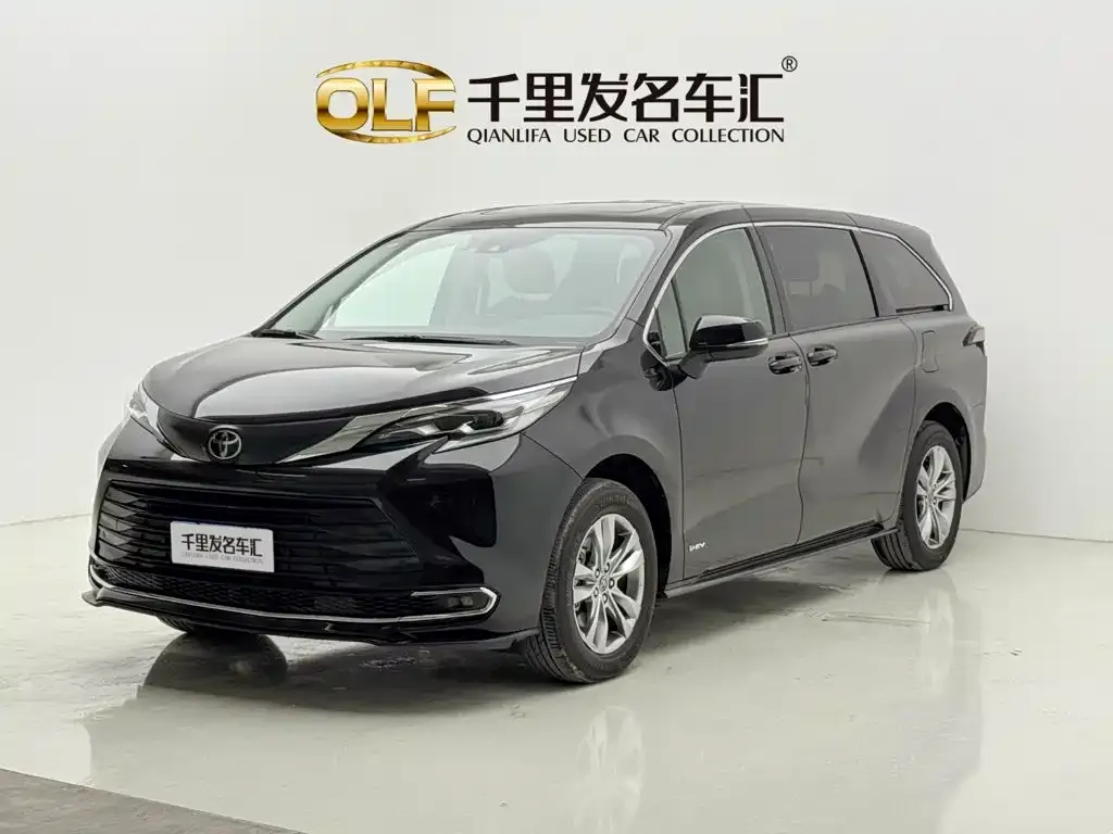 Toyota Sienna — фото 1