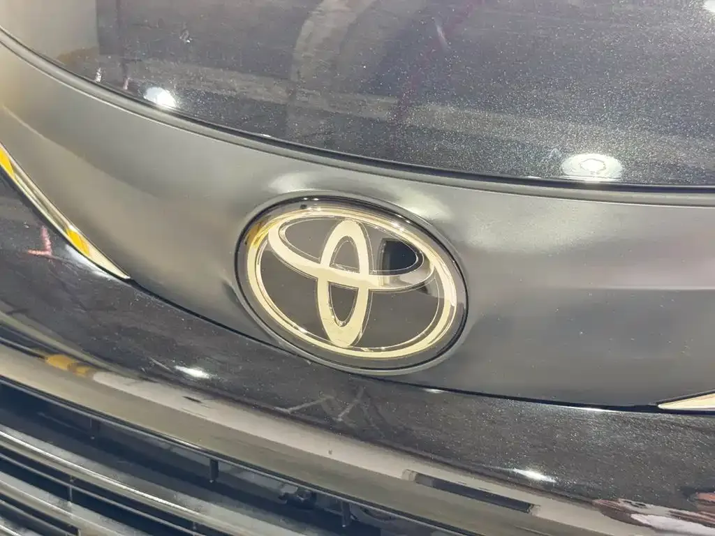Toyota Sienna — фото 10