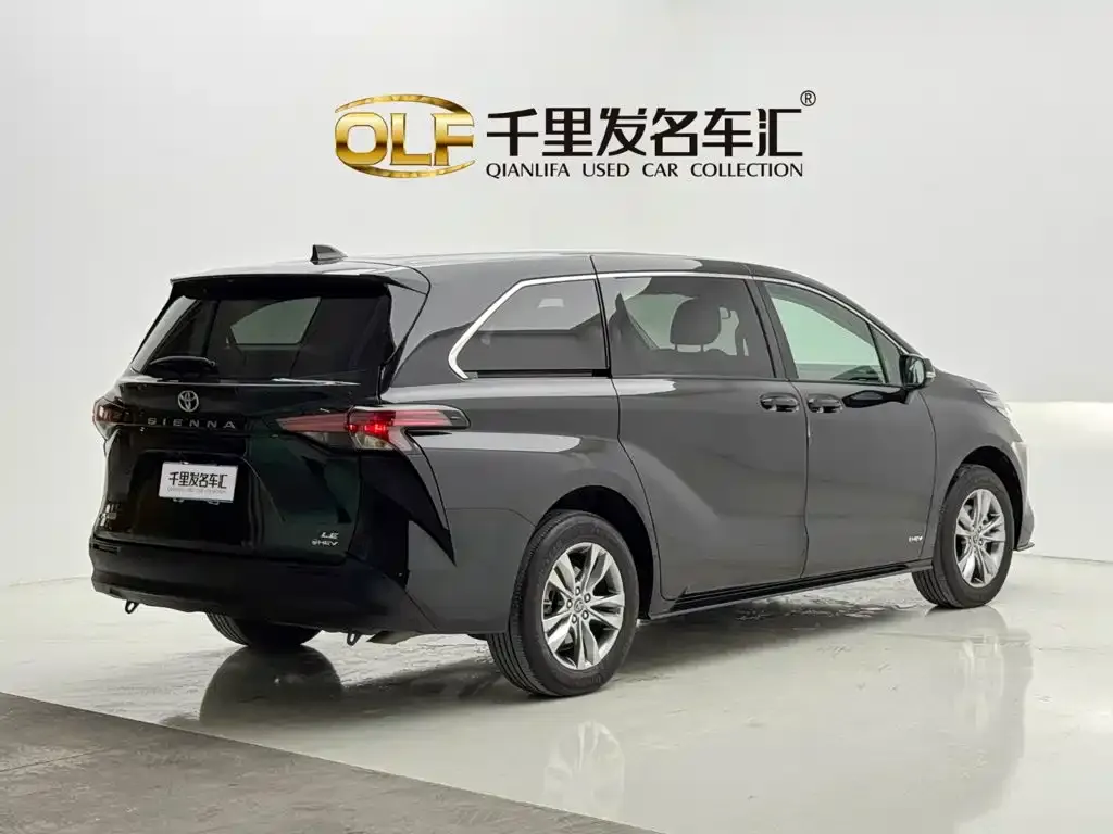 Toyota Sienna — фото 2