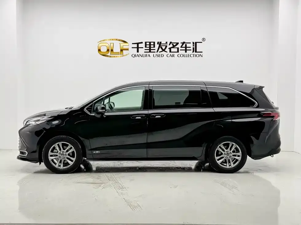 Toyota Sienna — фото 8