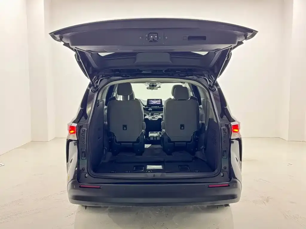 Toyota Sienna — фото 9