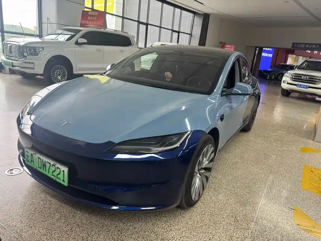 Tesla Model 3 — фото 1