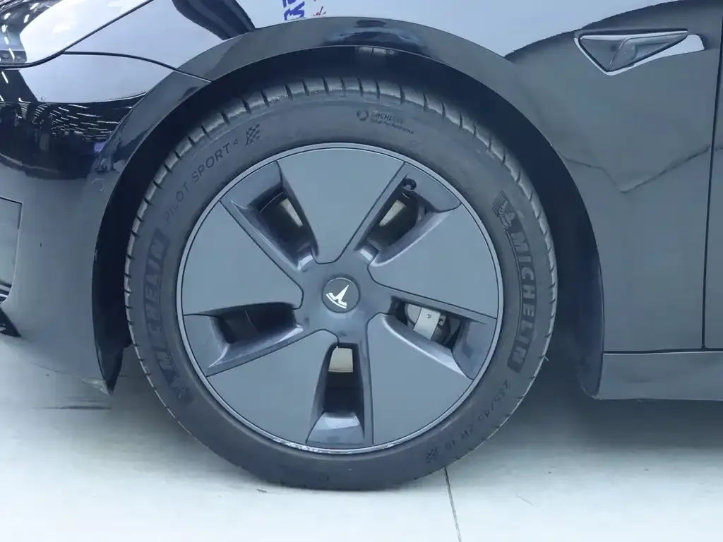 Tesla Model 3 — фото 2