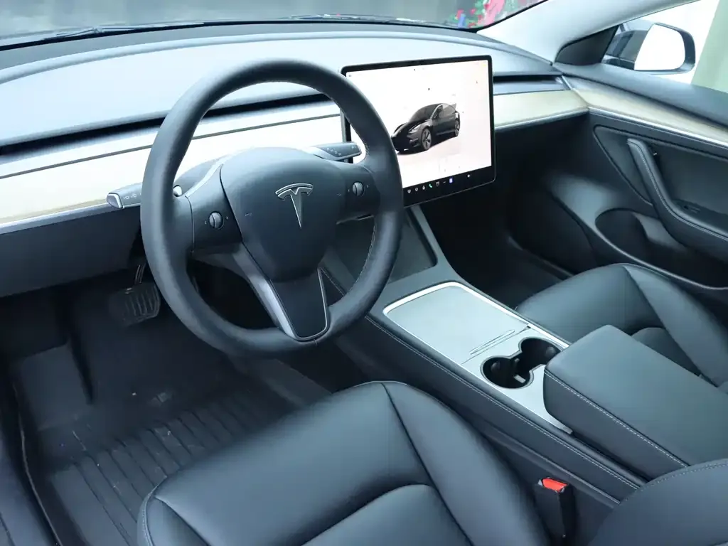 Tesla Model 3 — фото 3