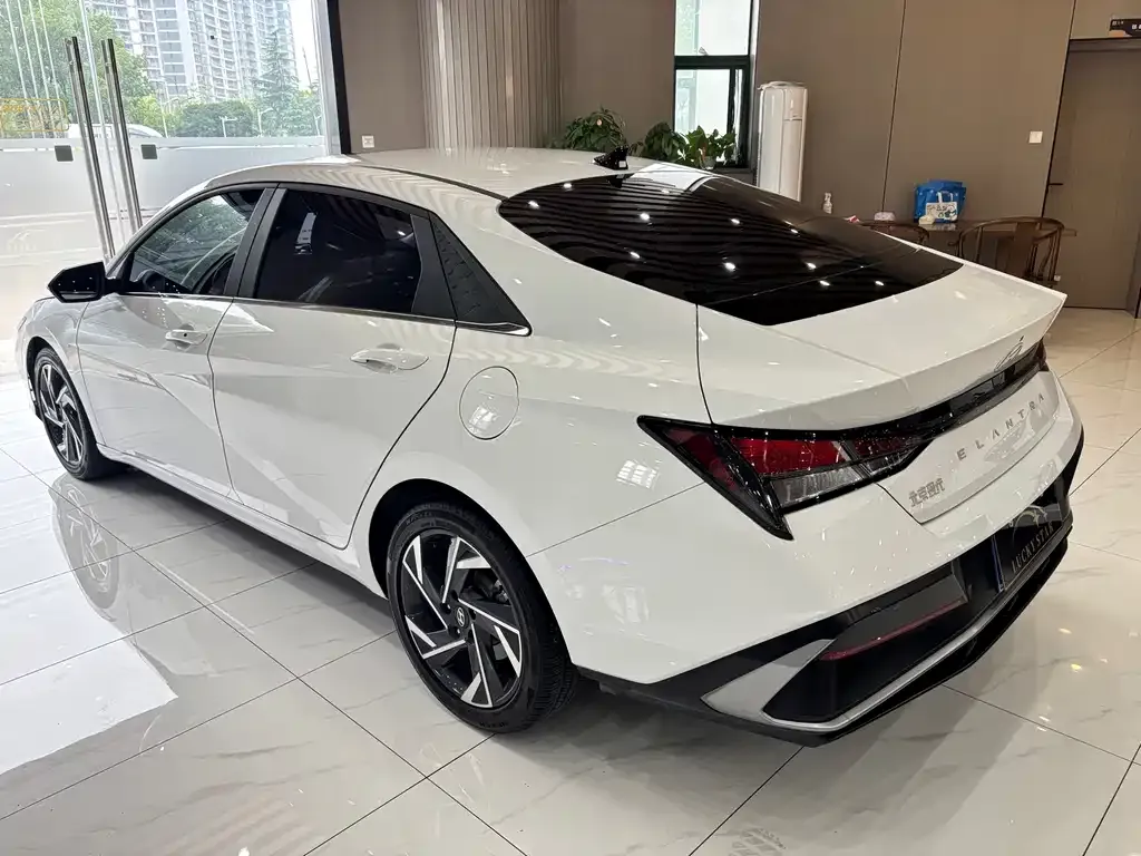 Hyundai Elantra — фото 4