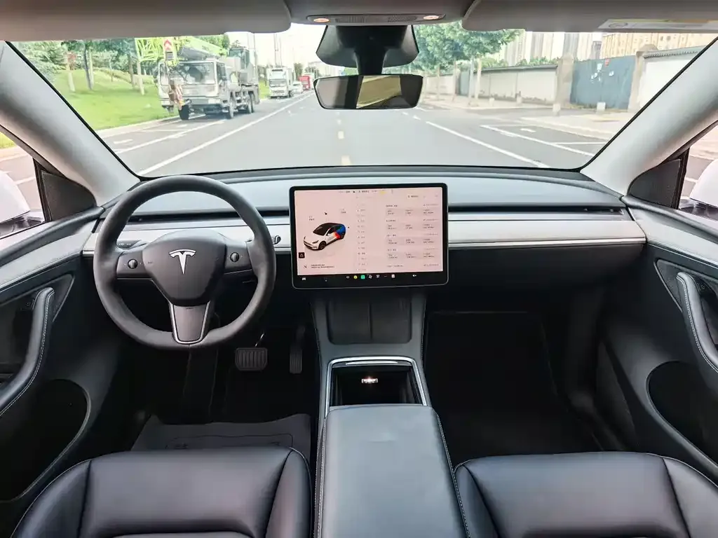Tesla Model Y — фото 4