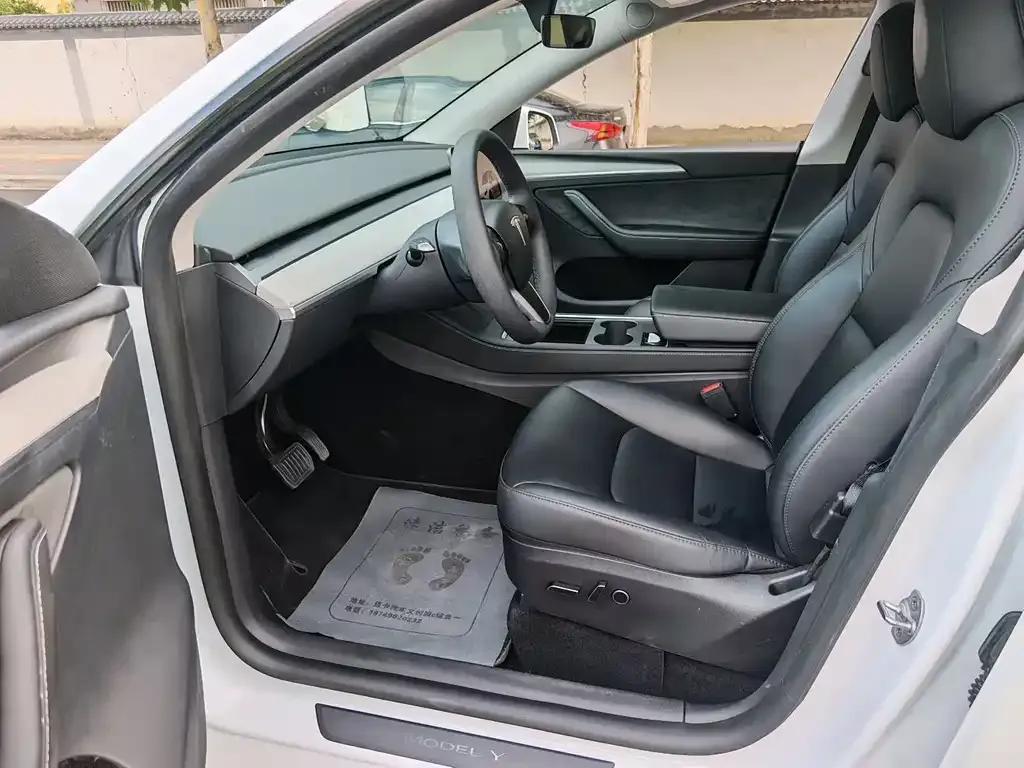 Tesla Model Y — фото 2