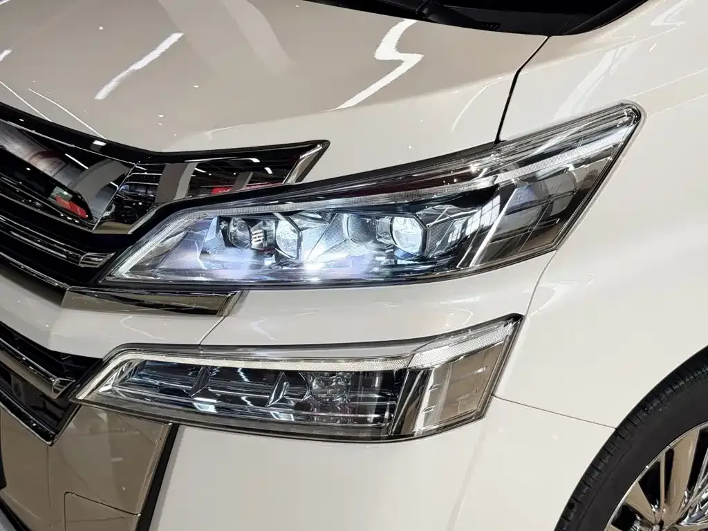 Toyota Vellfire — фото 4