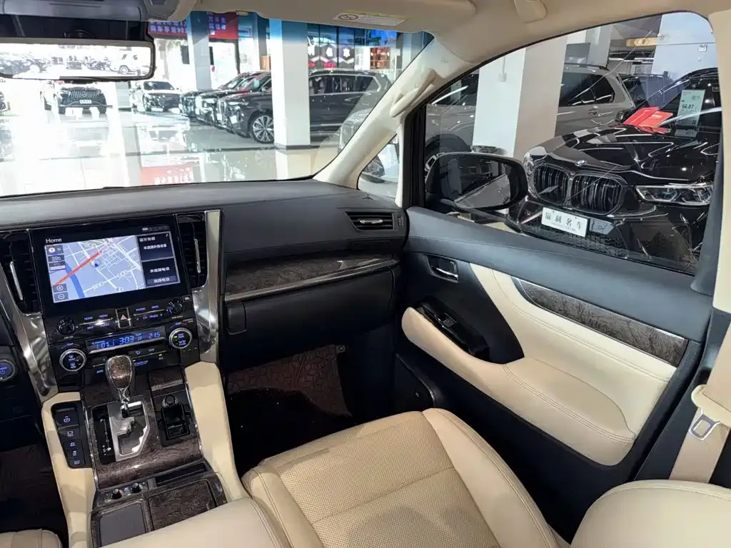 Toyota Vellfire — фото 3