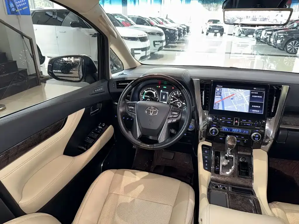 Toyota Vellfire — фото 5