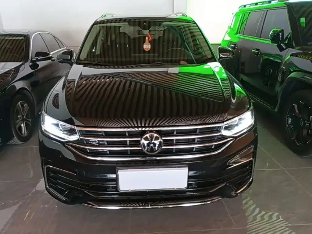 Volkswagen Tiguan L — фото 6