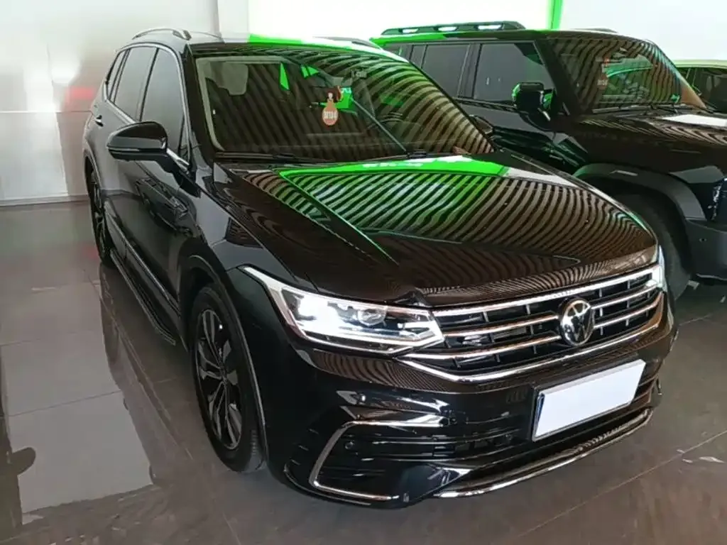 Volkswagen Tiguan L — фото 10