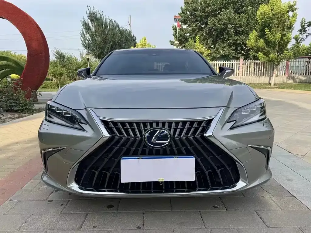 Lexus ES — фото 8