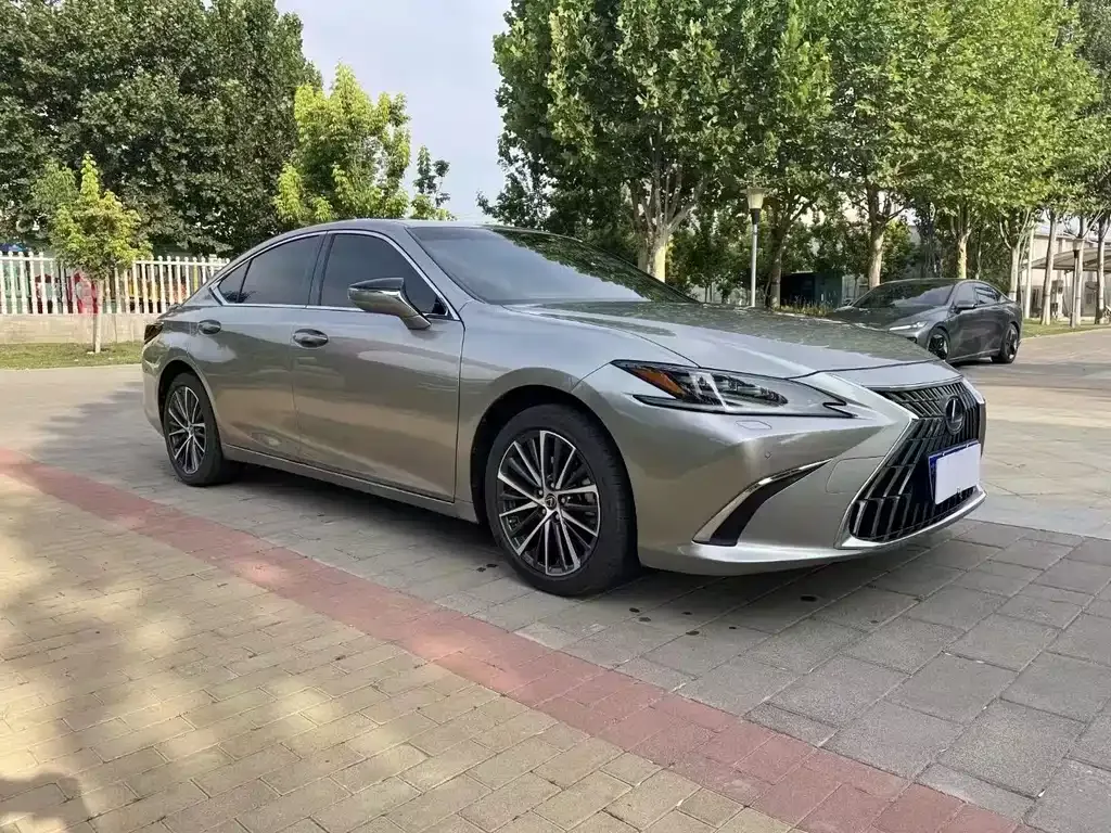 Lexus ES — фото 7