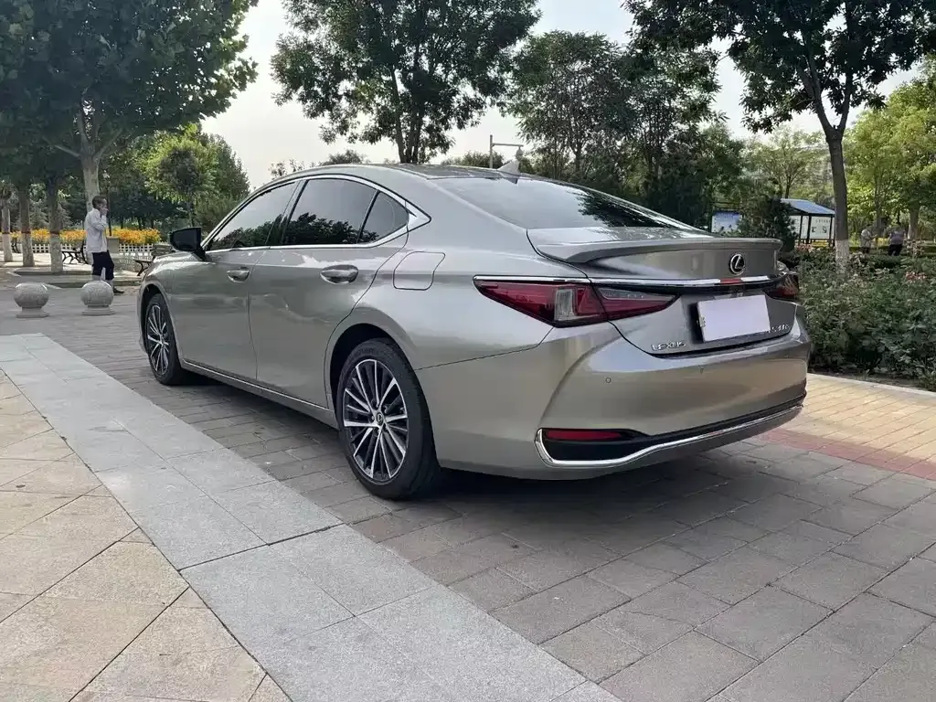 Lexus ES — фото 5