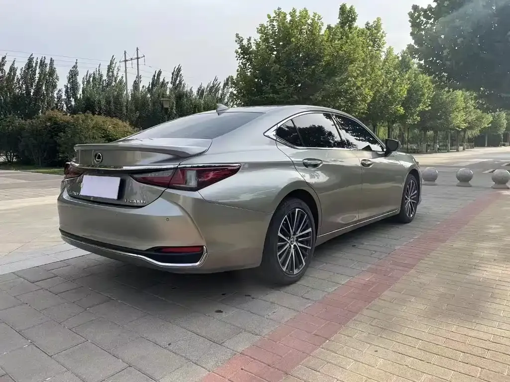 Lexus ES — фото 9